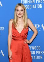 Dakota Fanning mug #G2402364