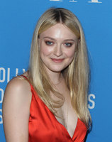 Dakota Fanning mug #G2402376