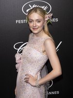 Dakota Fanning magic mug #G2464602