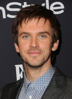Dan   Stevens Longsleeve T-shirt #2885484