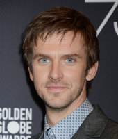Dan   Stevens Longsleeve T-shirt #2885487
