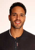 Daniel Sunjata Longsleeve T-shirt #2351154