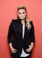 Demi Lovato Longsleeve T-shirt #2354658