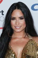 Demi Lovato Longsleeve T-shirt #2897543