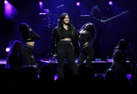 Demi Lovato Longsleeve T-shirt #3090503
