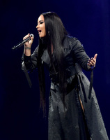 Demi Lovato Longsleeve T-shirt #3116274