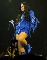 Demi Lovato Longsleeve T-shirt #3116279