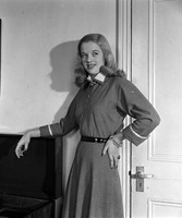 Diana Dors Longsleeve T-shirt #2684141
