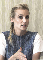 Diane Kruger Longsleeve T-shirt #2361809