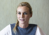 Diane Kruger Longsleeve T-shirt #2361817