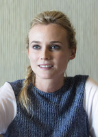 Diane Kruger Longsleeve T-shirt #2361820