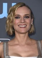 Diane Kruger Longsleeve T-shirt #3734231