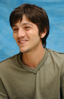 Diego Luna t-shirt #2396876