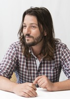 Diego Luna t-shirt #2431717
