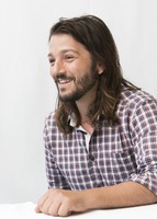 Diego Luna t-shirt #2431726