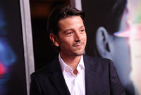 Diego Luna Sweatshirt #2767432