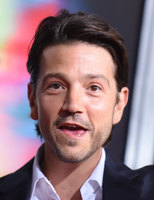 Diego Luna Sweatshirt #2810148
