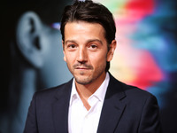 Diego Luna Sweatshirt #2810154