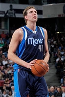 Dirk Nowitzki Sweatshirt #3431521
