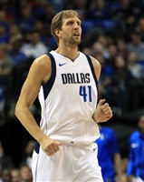 Dirk Nowitzki Sweatshirt #3431532