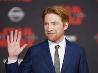 Domhnall Gleeson Longsleeve T-shirt #2948398