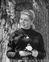 Doris Day Longsleeve T-shirt #2670409