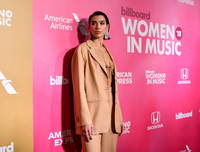 Dua Lipa Longsleeve T-shirt #3735642