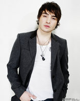 Ed Westwick Longsleeve T-shirt #1968035