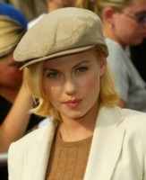 Elisha Cuthbert magic mug #G54771