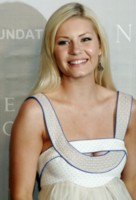 Elisha Cuthbert Longsleeve T-shirt #1432699