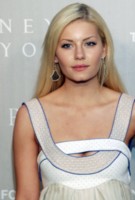 Elisha Cuthbert Longsleeve T-shirt #1501546