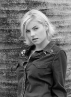 Elisha Cuthbert Longsleeve T-shirt #2064723