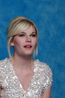 Elisha Cuthbert Longsleeve T-shirt #2229454
