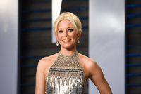 Elizabeth Banks Longsleeve T-shirt #3125217