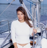 Elizabeth Hurley t-shirt #1300486