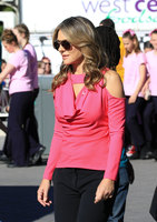 Elizabeth Hurley t-shirt #3111246