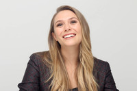 Elizabeth Olsen longsleeve t-shirt #2732717