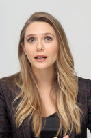 Elizabeth Olsen Sweatshirt #2732723