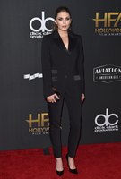 Elizabeth Olsen longsleeve t-shirt #2888450