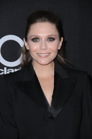 Elizabeth Olsen Sweatshirt #2888455