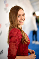 Elizabeth Olsen Sweatshirt #3174018