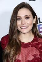 Elizabeth Olsen Sweatshirt #3174090