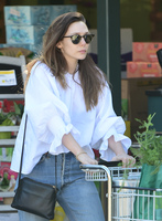 Elizabeth Olsen Sweatshirt #3209922