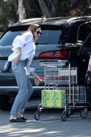 Elizabeth Olsen Sweatshirt #3209957