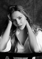 Elizabeth Olsen Sweatshirt #3654400