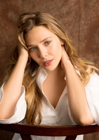 Elizabeth Olsen Sweatshirt #3654401