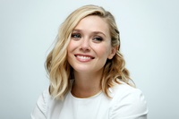 Elizabeth Olsen Sweatshirt #3673300