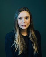 Elizabeth Olsen Sweatshirt #3673311