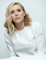 Elizabeth Olsen Sweatshirt #3673318