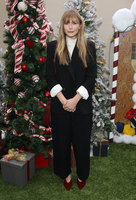 Elizabeth Olsen Sweatshirt #3723766